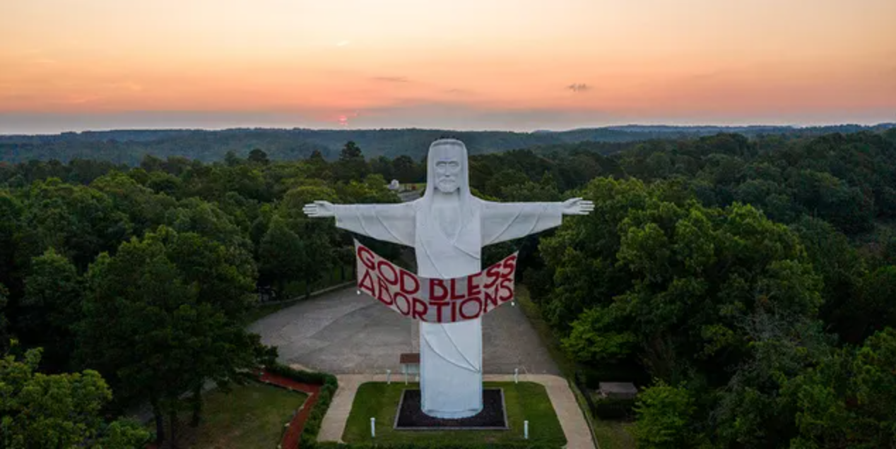 DAL MONDO – La blasfemia Lgbt colpisce anche in Arkansas 1